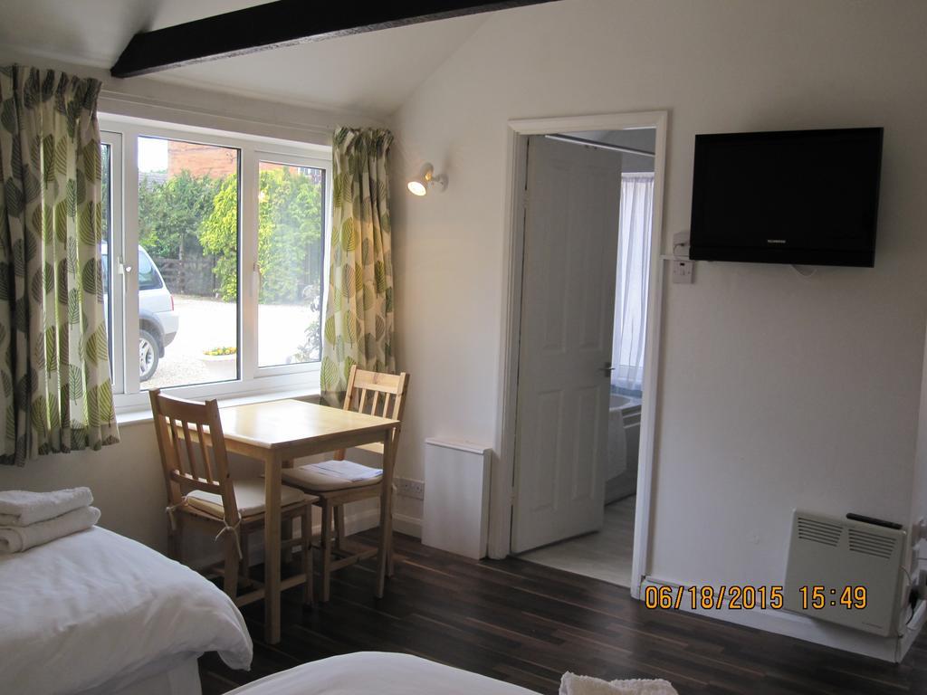 Barn Lodge Peterborough Exterior foto